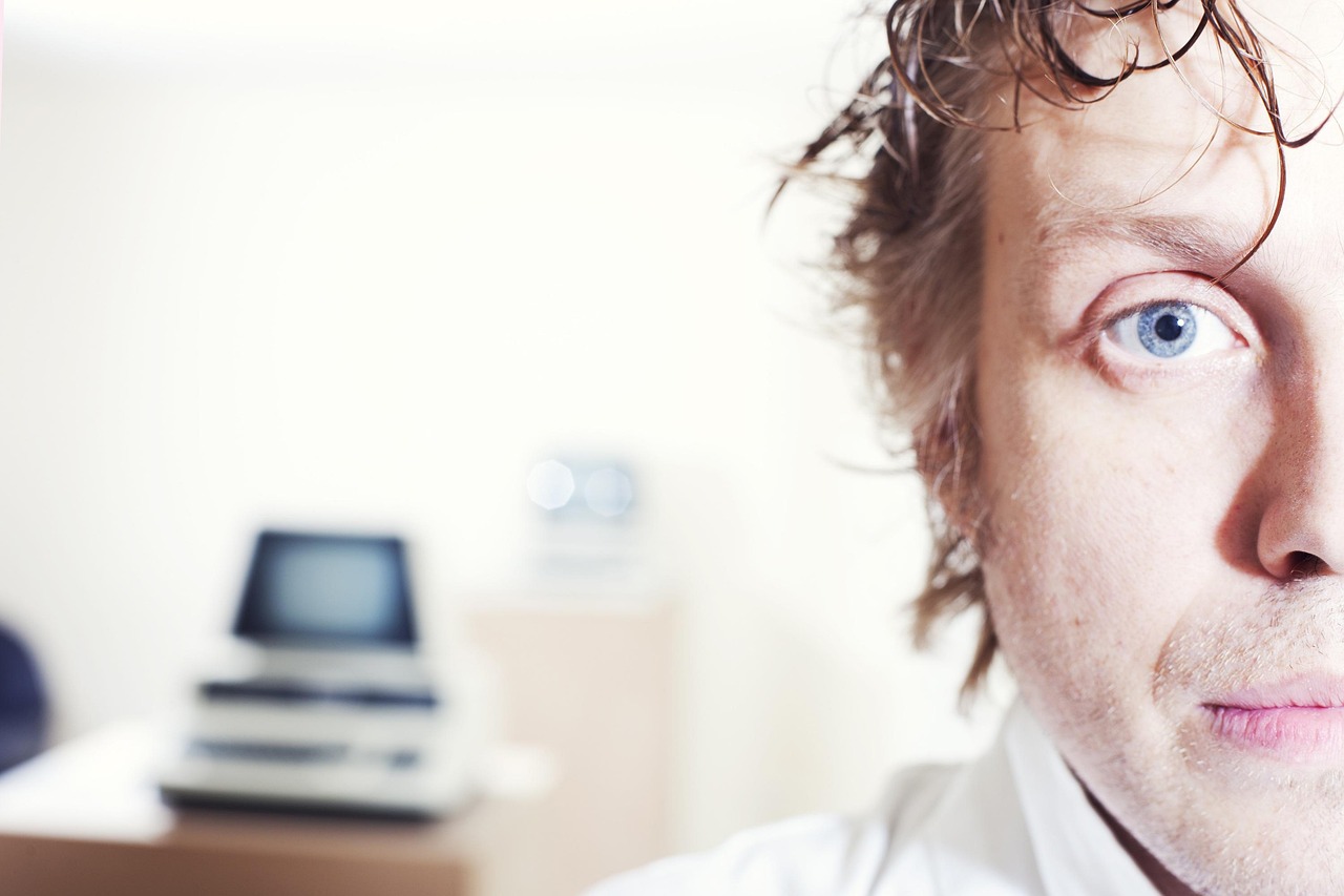 在线双语服务团队：如何理解短信文化传播？